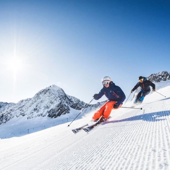 ©Stubaier-Gletscher_Andre-Schönherr_Königlich-Skifahren_print-(12)-1200